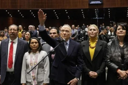 Alejandro Gertz Manero rinde protesta como Embajador de México ante el Reino Unido de la Gran Bretaña. Foto: Montserrat López