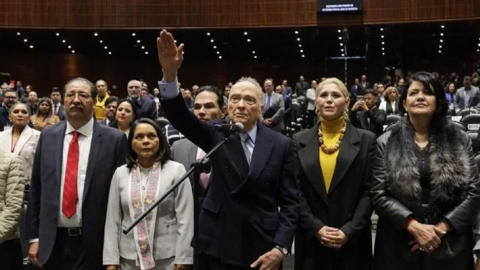 Alejandro Gertz Manero rinde protesta como Embajador de México ante el Reino Unido de la Gran Bretaña. Foto: Montserrat López