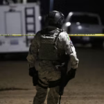 Un miembro de la Guardia Nacional en la escena del ataque armado en un partido de fútbol en Salamanca, Guanajuato. Mario Armas/AFP via Getty Images