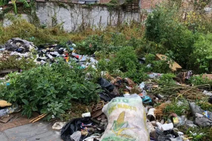 Denuncian montones de basura en la 10 de Mayo, Foto: Renata Quintanar